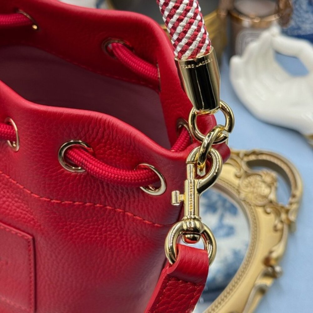 🆕 MARC JACOBS 🧿 NWT The Leather Bucket Bag, Red Leather - Picture 11 of 16